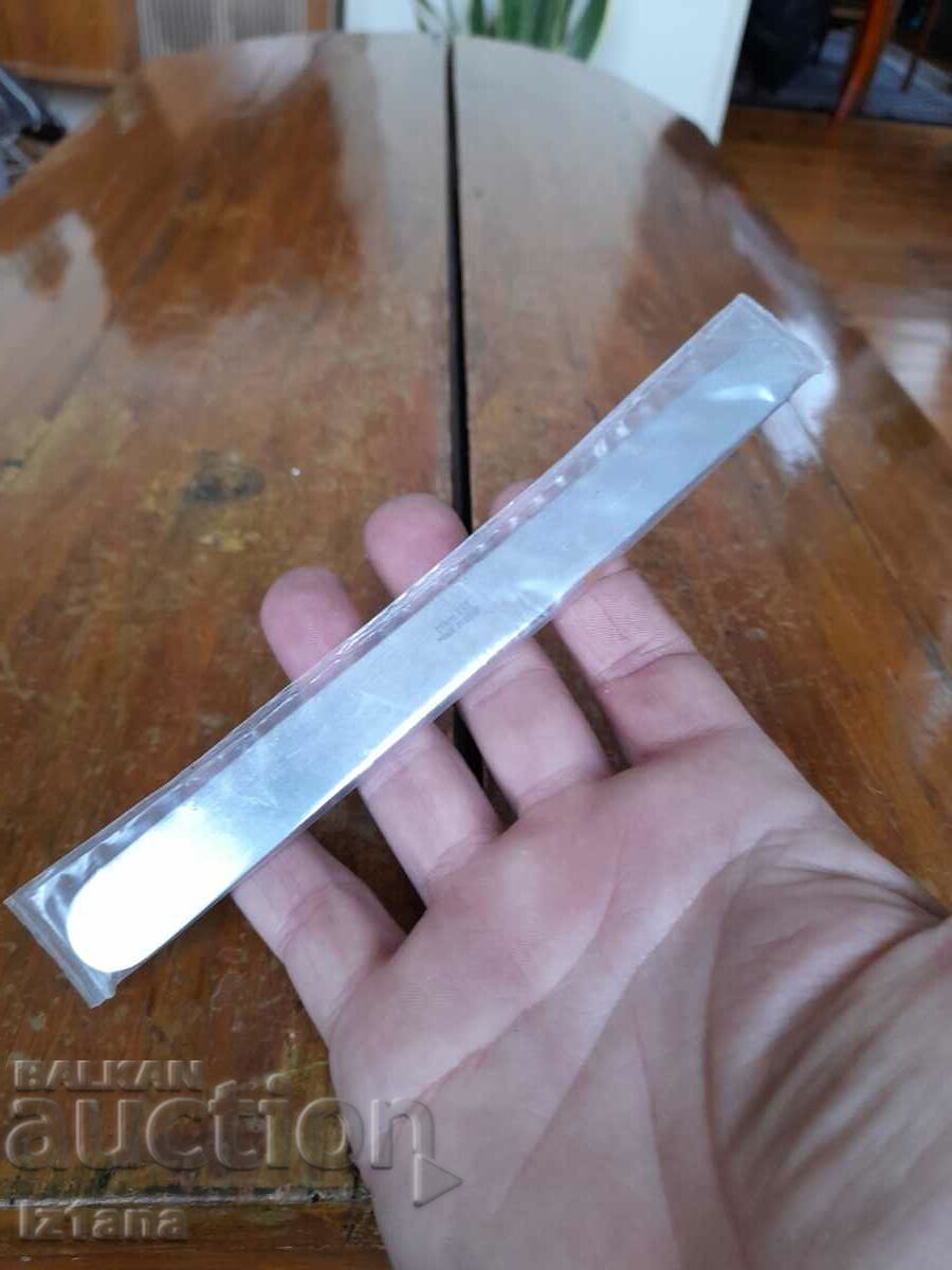 Old surgical instrument with price 20.00 BGN | € 10.23 Old surgical instrument with price 20.00 BGN | € 10.23