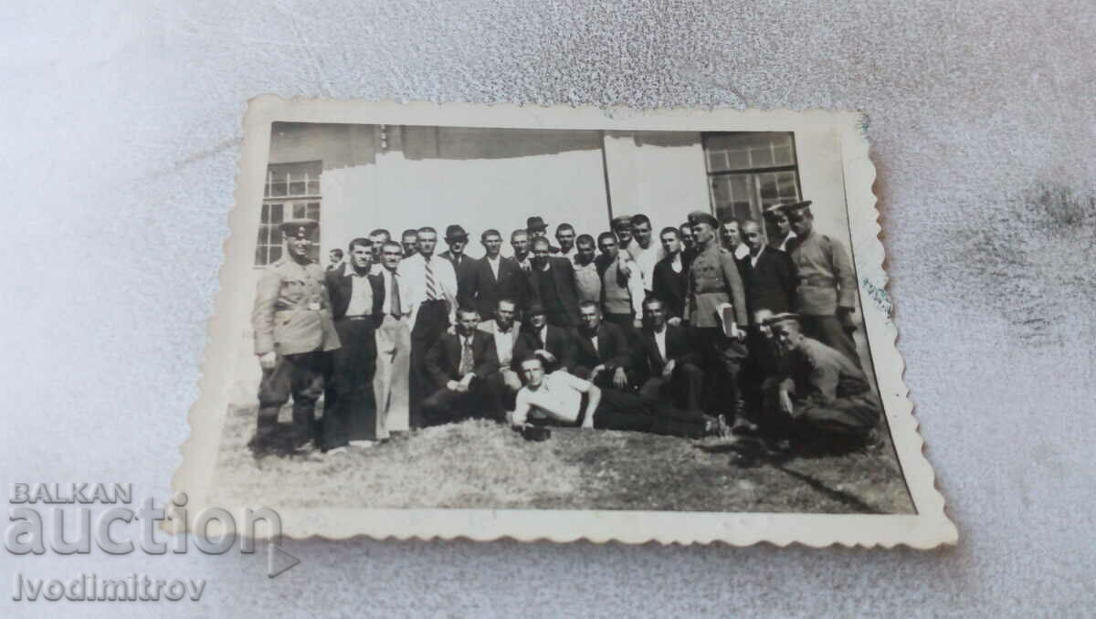 Снимка Офицери и уволняващи се войници 1942