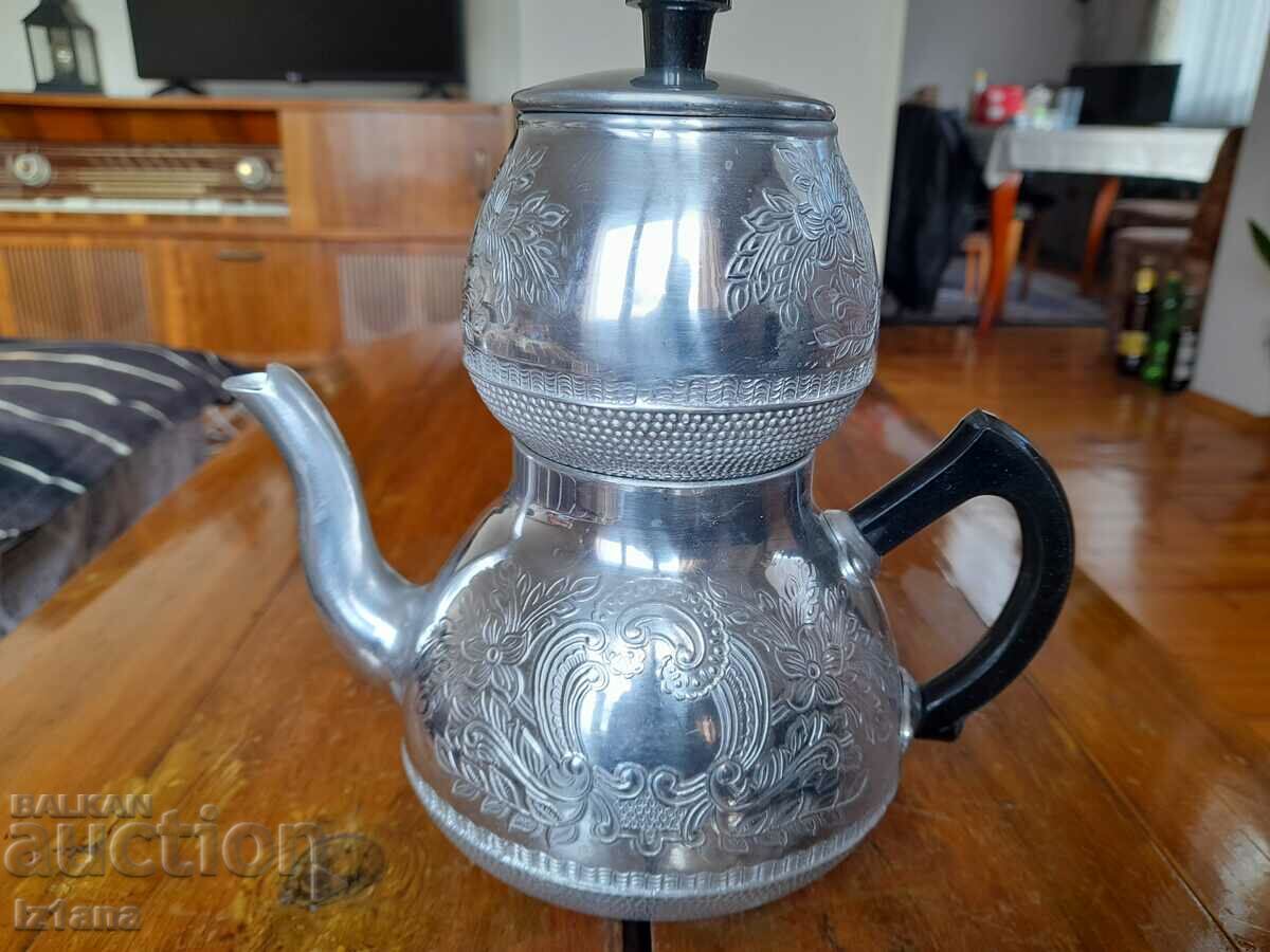 Auction An old coffee maker Auction An old coffee maker