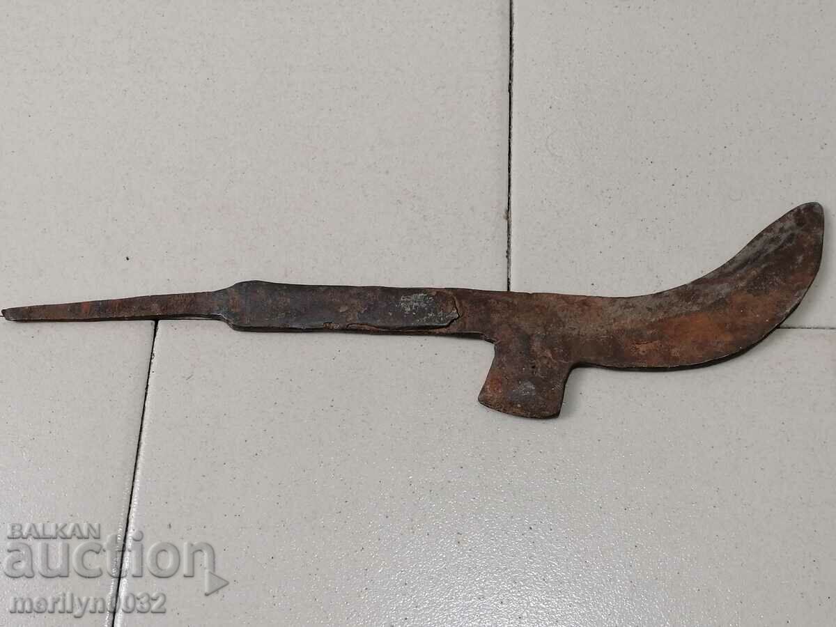 Delivery of Old hand forged hammer, wrought iron blade Delivery of Old hand forged hammer, wrought iron blade