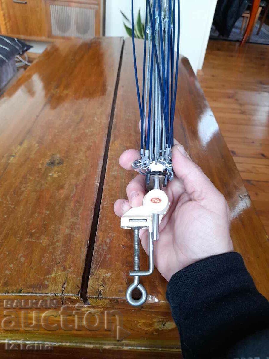 Old device for winding yarn, threads with price 50.00 BGN | € 25.56 Old device for winding yarn, threads with price 50.00 BGN | € 25.56