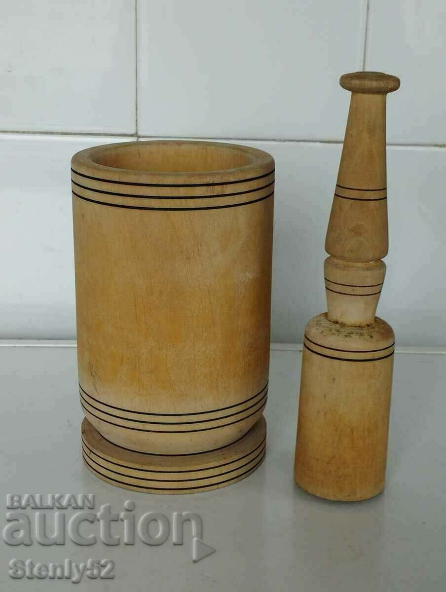 Large wooden mortar height 15.5 with a diameter of 9.5 cm