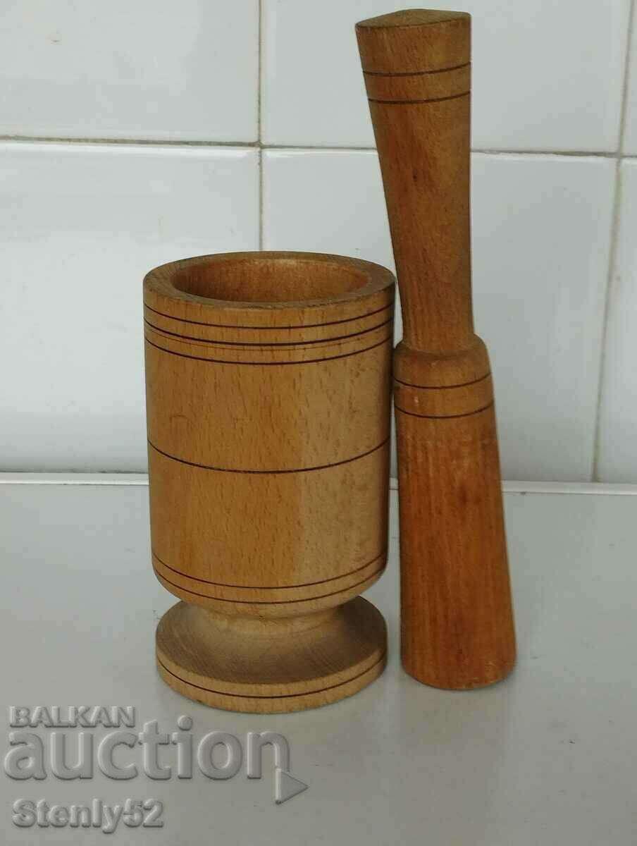Παλιό ξύλινο κονίαμα με ύψος 12 cm και διάμετρο 7,2 cm