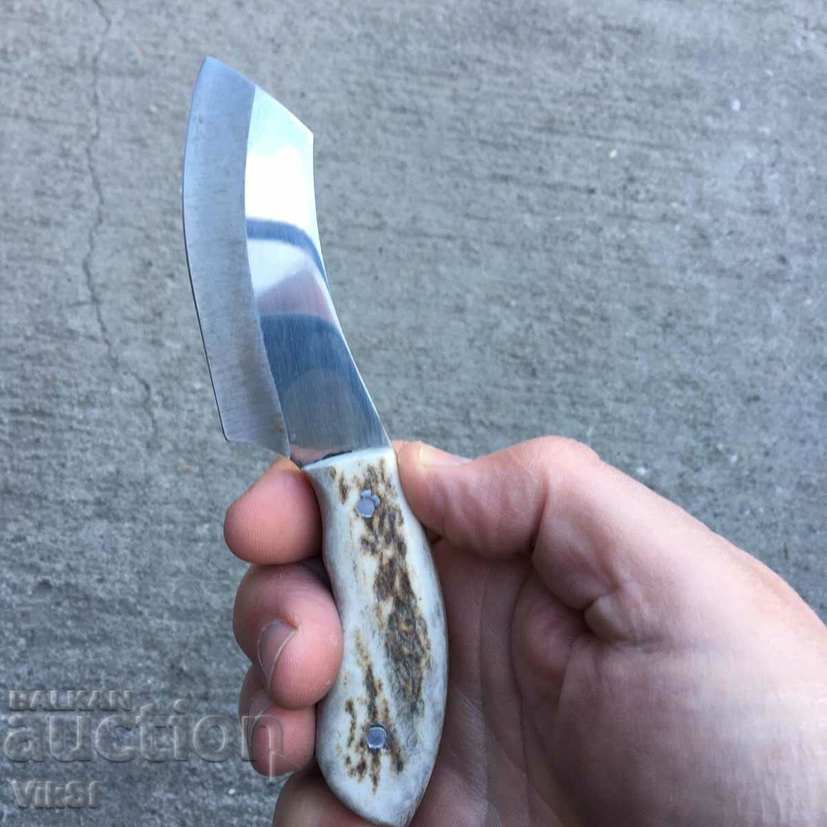A beautiful hand-made knife, painted deer antler 80x150