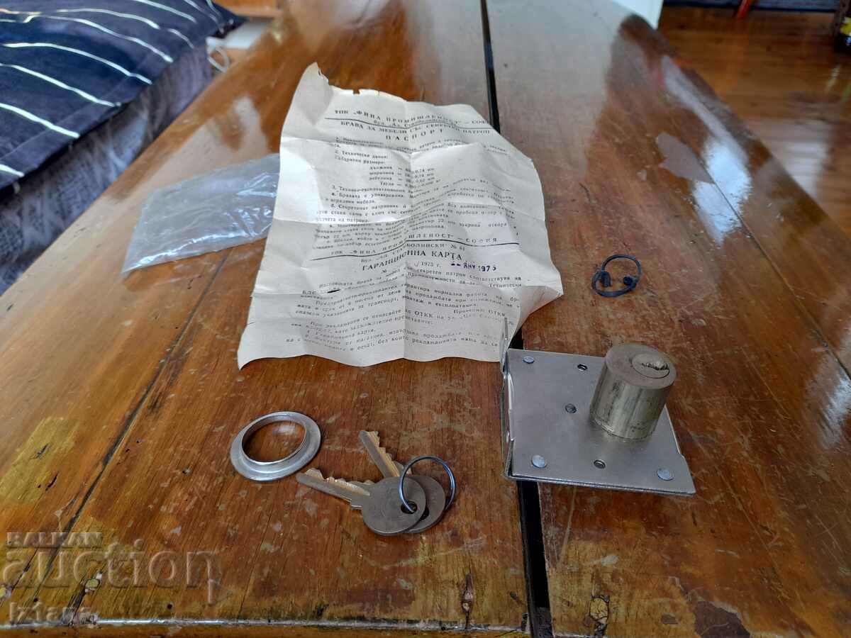 Old lock, lock with price 20.00 BGN | € 10.23 Old lock, lock with price 20.00 BGN | € 10.23