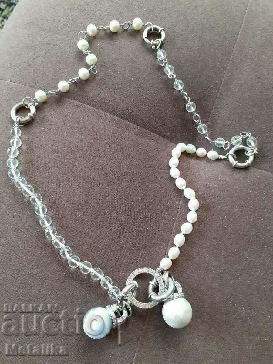 Necklace with real pearls