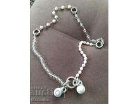 Necklace with real pearls