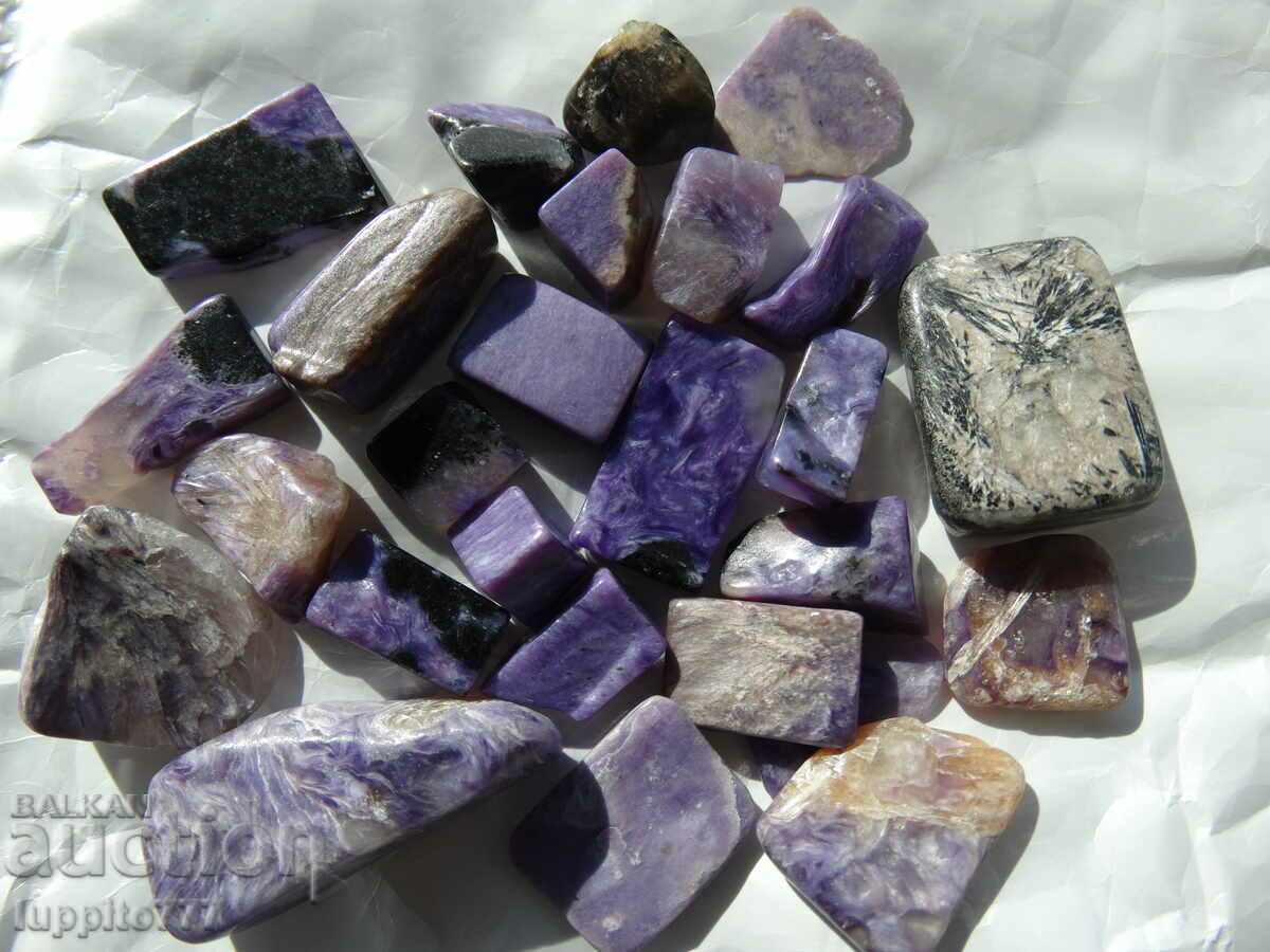 Delivery of 30.20 grams of charoite 26 pieces cabochon Delivery of 30.20 grams of charoite 26 pieces cabochon
