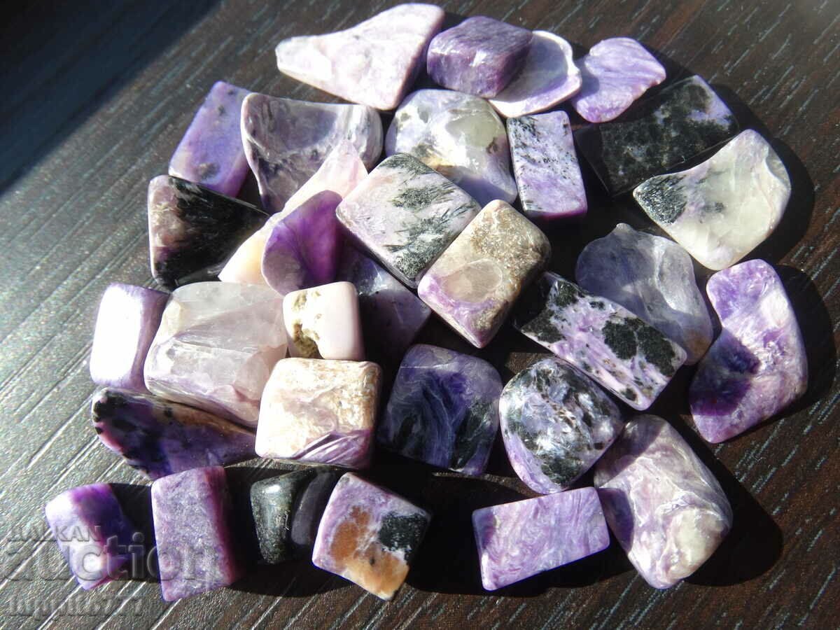 Delivery of 39.50 grams of charoite 35 pieces cabochon Delivery of 39.50 grams of charoite 35 pieces cabochon