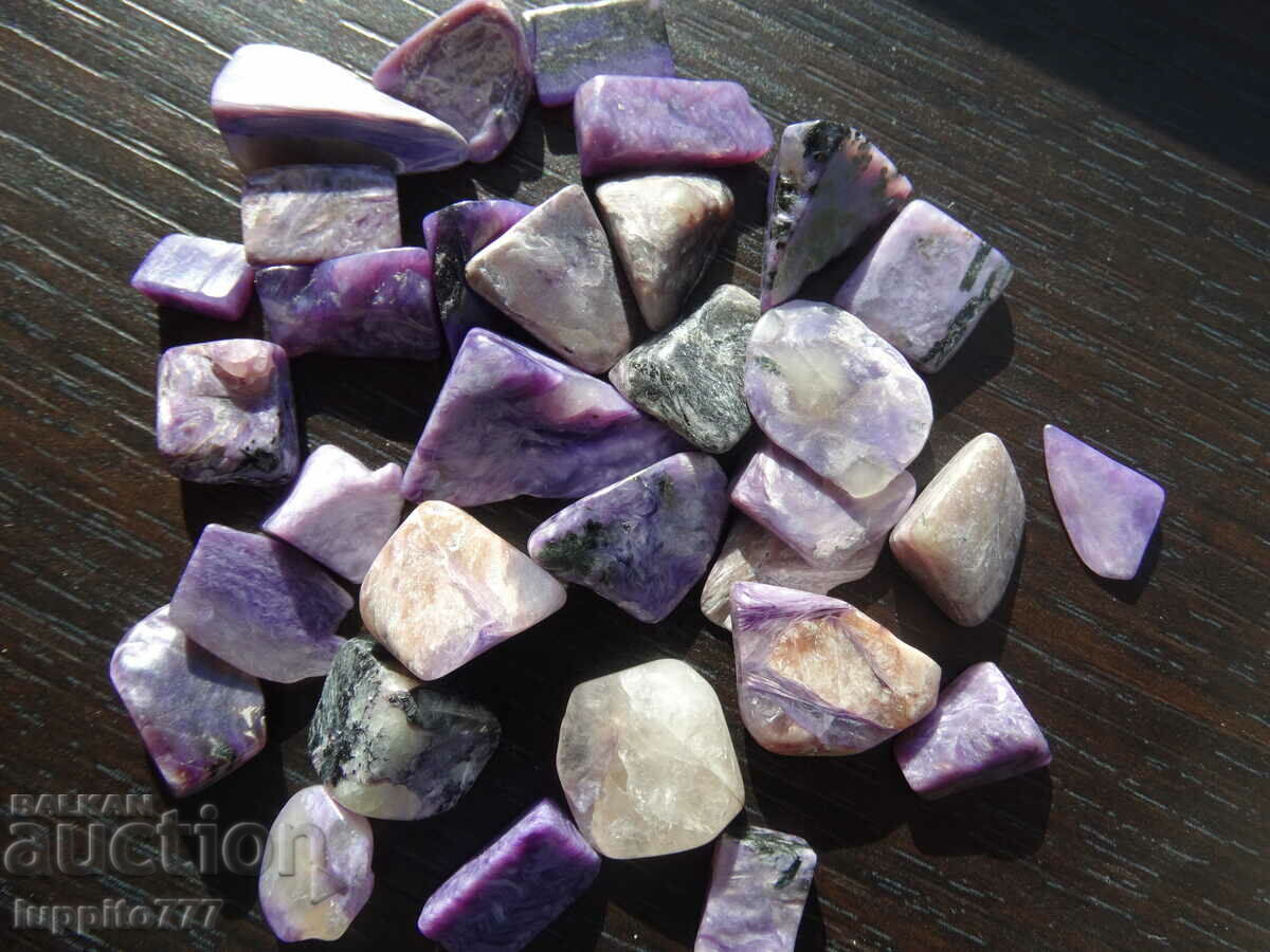 Delivery of 35.70 grams of charoite 30 pieces cabochon Delivery of 35.70 grams of charoite 30 pieces cabochon