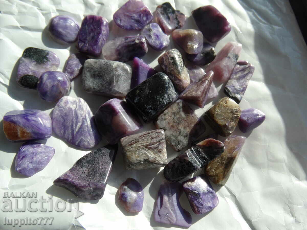 Auction 41.35 grams of charoite 32 cabochons Auction 41.35 grams of charoite 32 cabochons