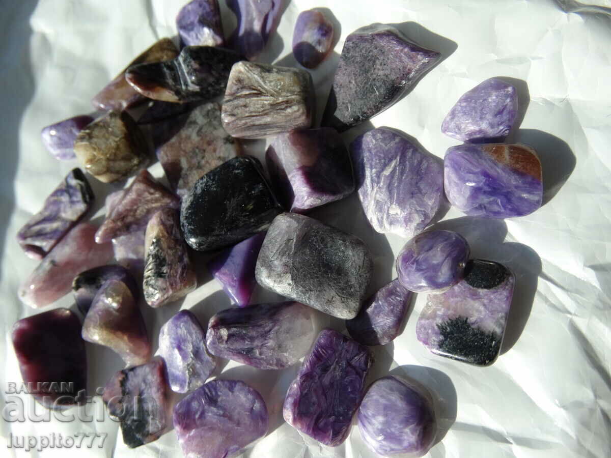 Delivery of 41.35 grams of charoite 32 cabochons Delivery of 41.35 grams of charoite 32 cabochons