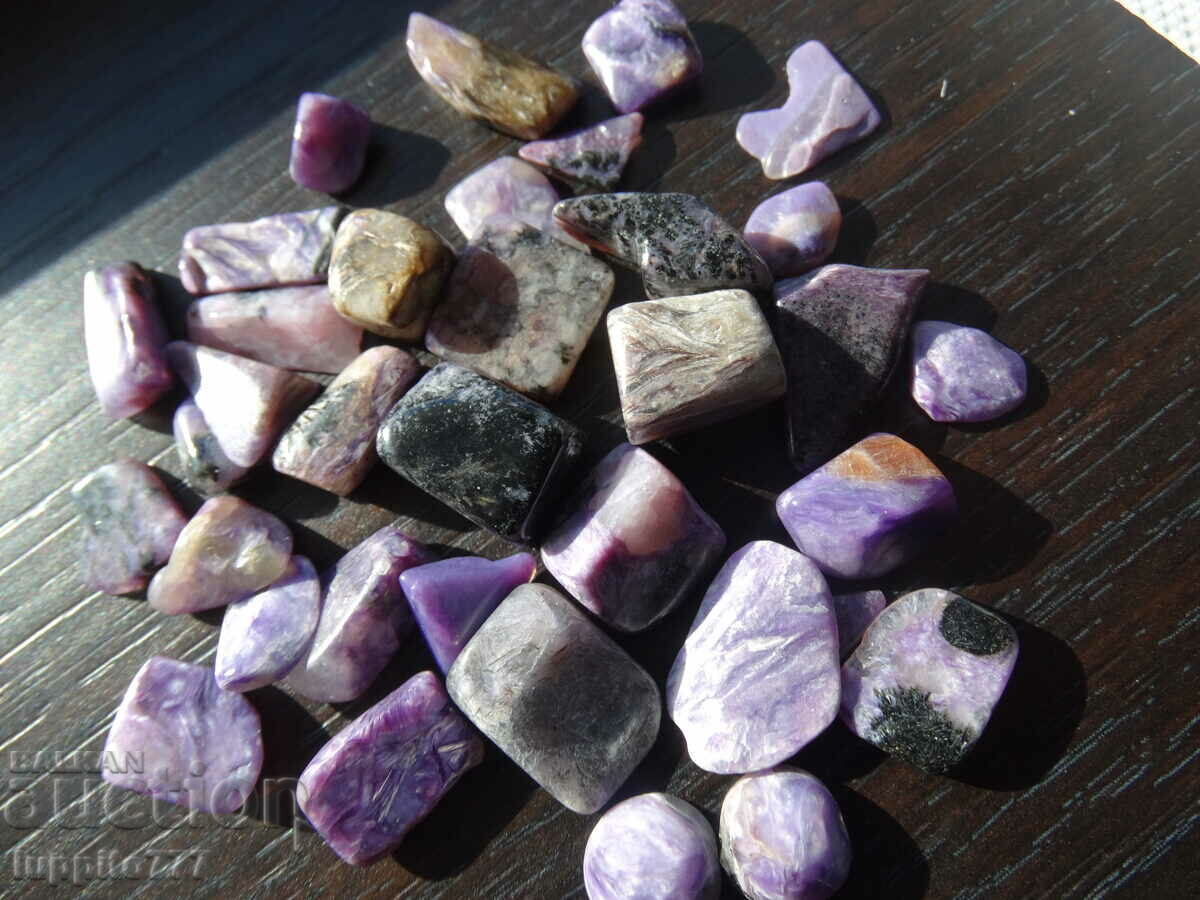 41.35 grams of charoite 32 cabochons - 5 41.35 grams of charoite 32 cabochons - 5