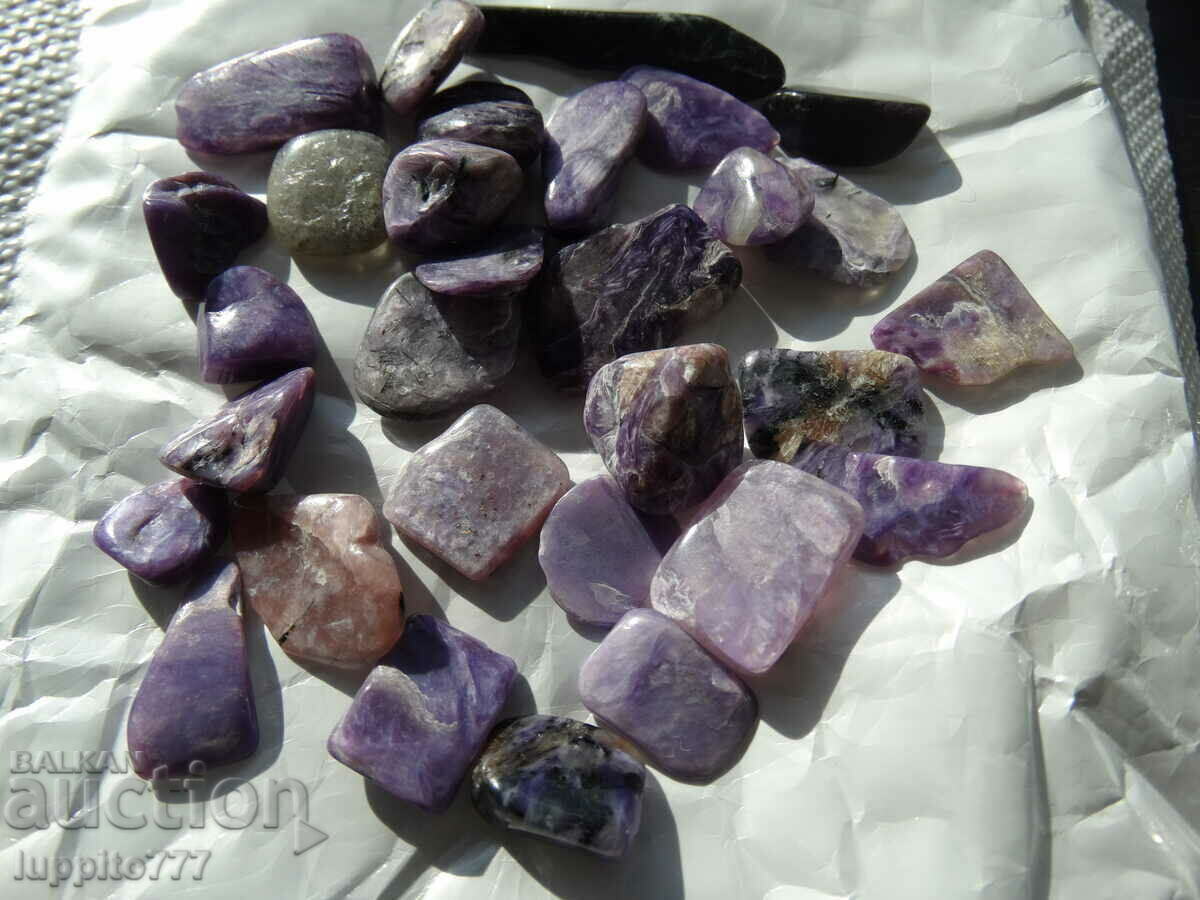 Παράδοση 29,90 γραμμάρια charoite 33 cabochons Παράδοση 29,90 γραμμάρια charoite 33 cabochons