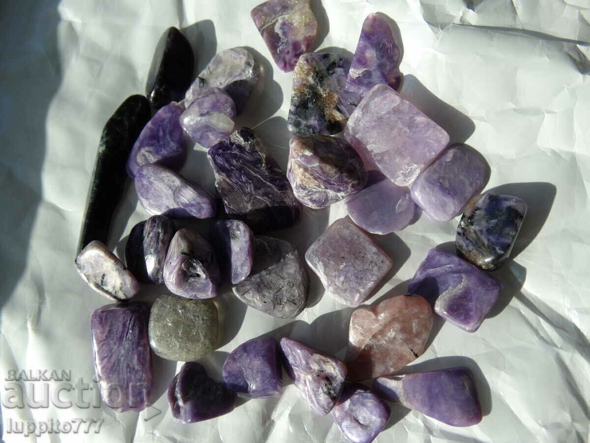 Auction 31.60 grams of charoite 34 pieces cabochon Auction 31.60 grams of charoite 34 pieces cabochon