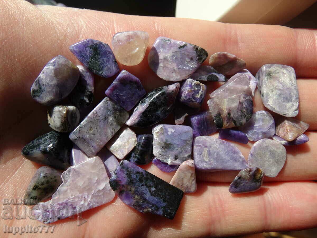 Auction 27.90 grams of charoite 31 cabochons Auction 27.90 grams of charoite 31 cabochons