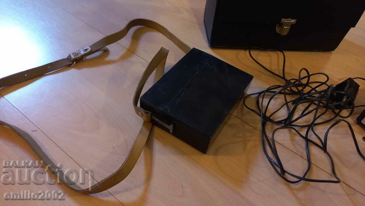 Auction Photo flash battery box and GDR bag Auction Photo flash battery box and GDR bag