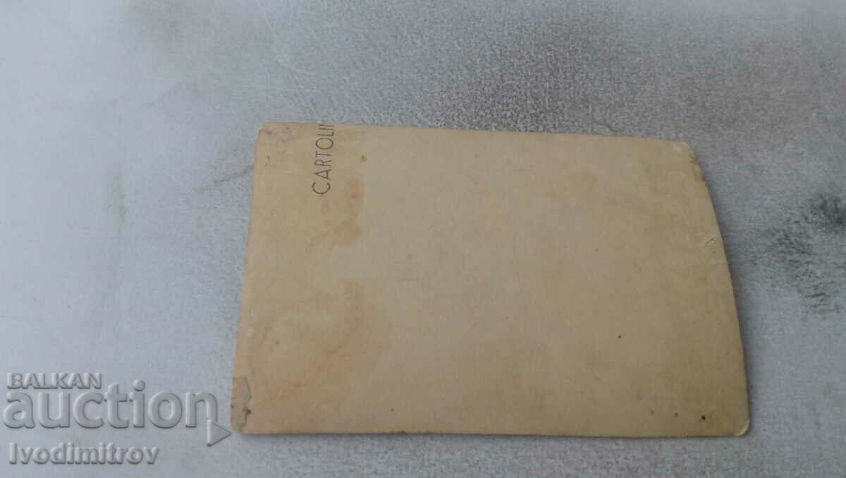 Φωτογραφία Νεαρά κορίτσια στο πάρκο με τιμή 0.85 BGN | € 0.43