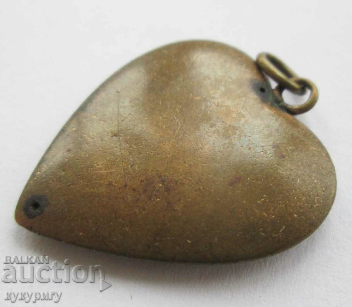 Auction Old antique heart locket jewelry pendant Auction Old antique heart locket jewelry pendant