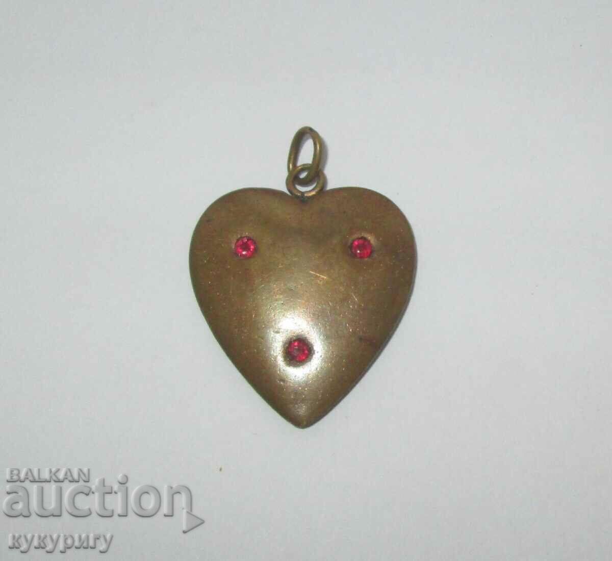 Delivery of Old antique heart locket jewelry pendant Delivery of Old antique heart locket jewelry pendant