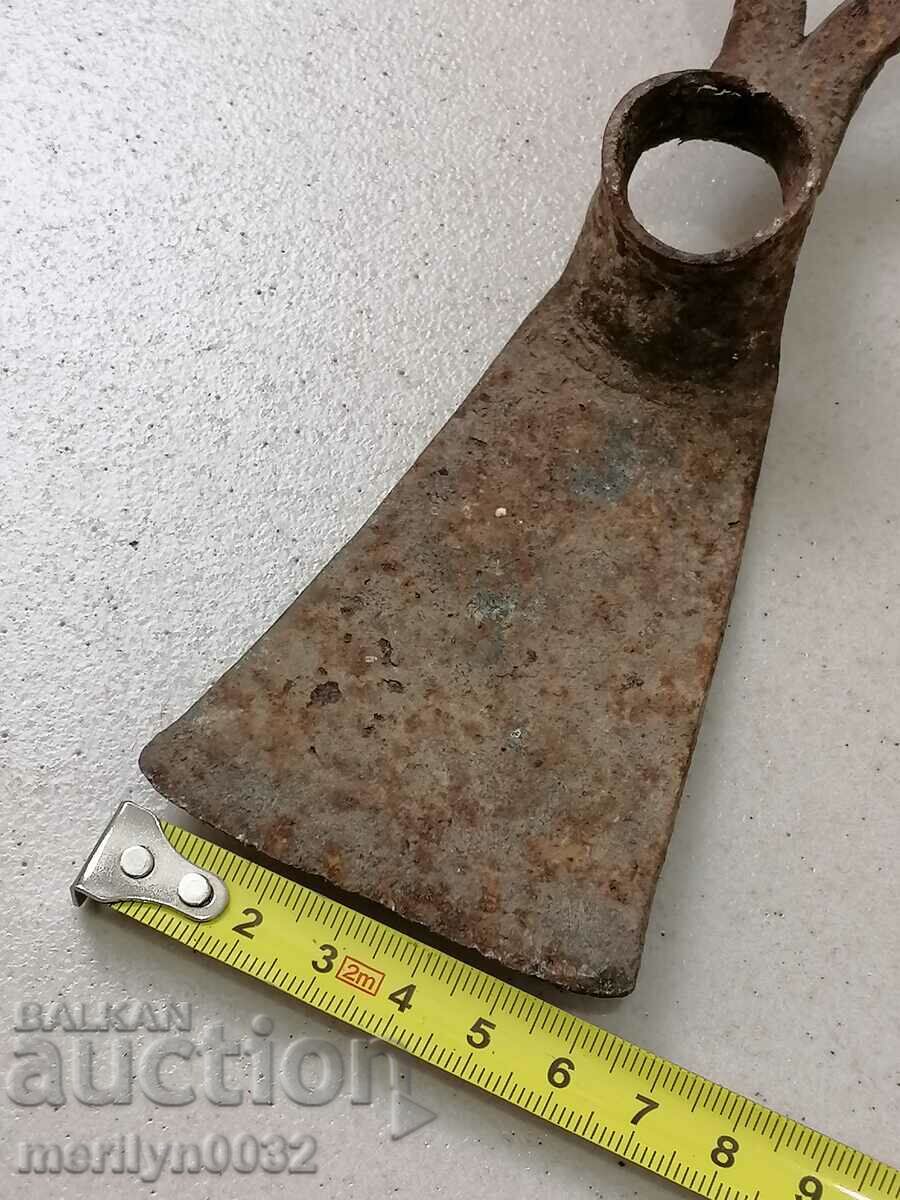 Delivery of An old chapel two-tooth wrought iron tool Delivery of An old chapel two-tooth wrought iron tool