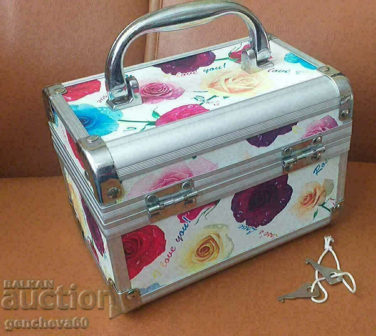 Auction  Beautiful metal suitcase/cosmetics box/organizer