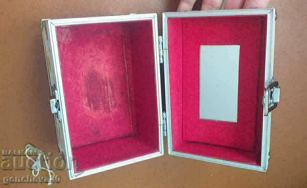 Beautiful metal suitcase/cosmetics box/organizer - 5