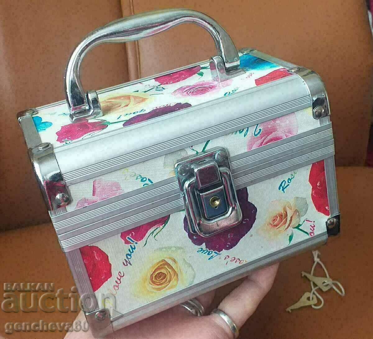 Beautiful metal suitcase/cosmetics box/organizer
