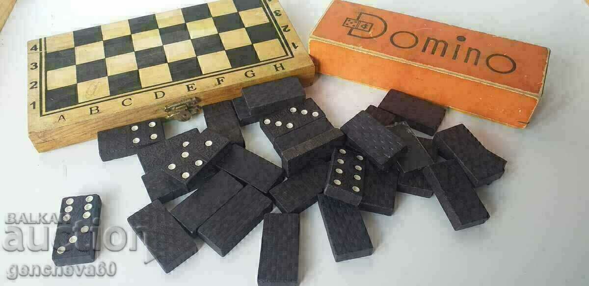 Jocuri vechi de masă domino 28 piese și dame cu preț € 6.00 | 11.74 BGN