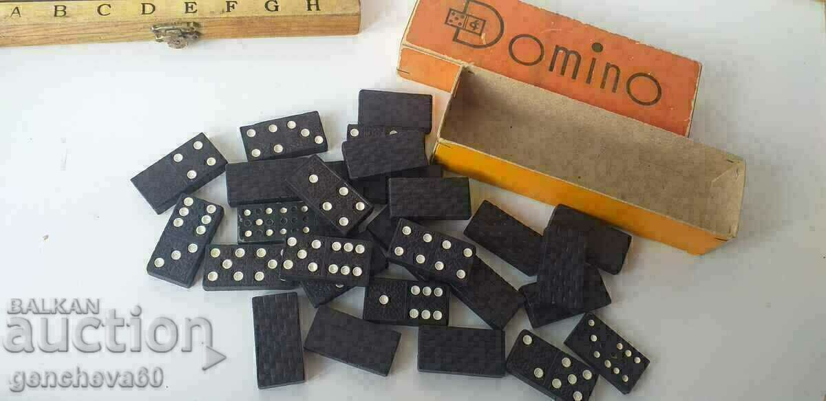 Licitație Jocuri vechi de masă domino 28 piese și dame