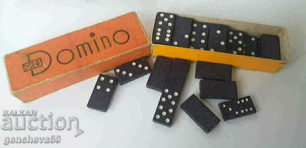 Delivery of Old board games dominoes 28 pieces and checkers