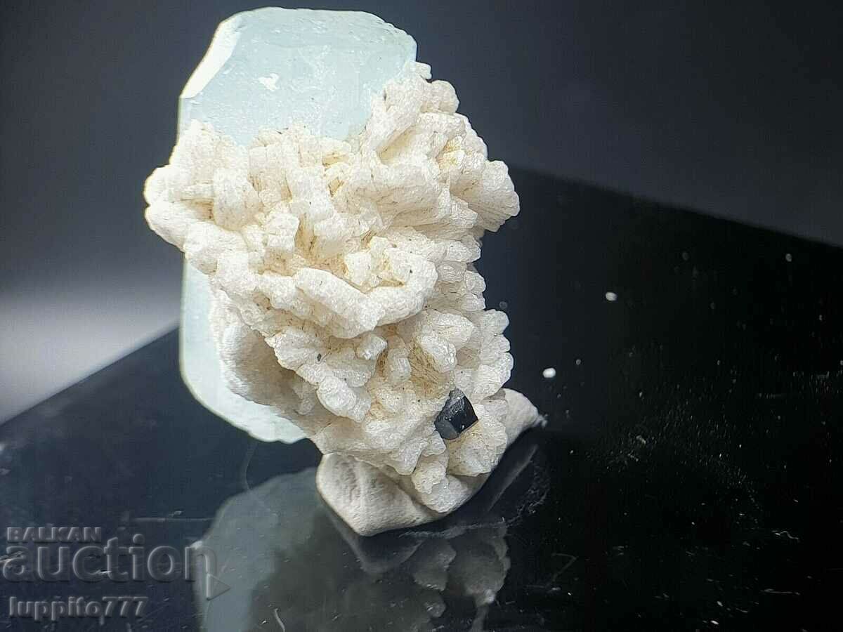 Παράδοση φυσική ακουαμαρίνη βηρυλίου σε μήτρα μοναδική 22 γραμμαρίων Παράδοση φυσική ακουαμαρίνη βηρυλίου σε μήτρα μοναδική 22 γραμμαρίων