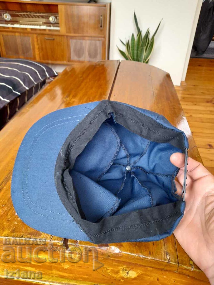 Delivery of Old Rothmans hat