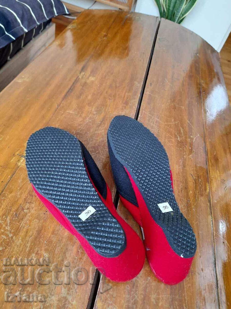 Papuci de casă pentru bătrâne - 5