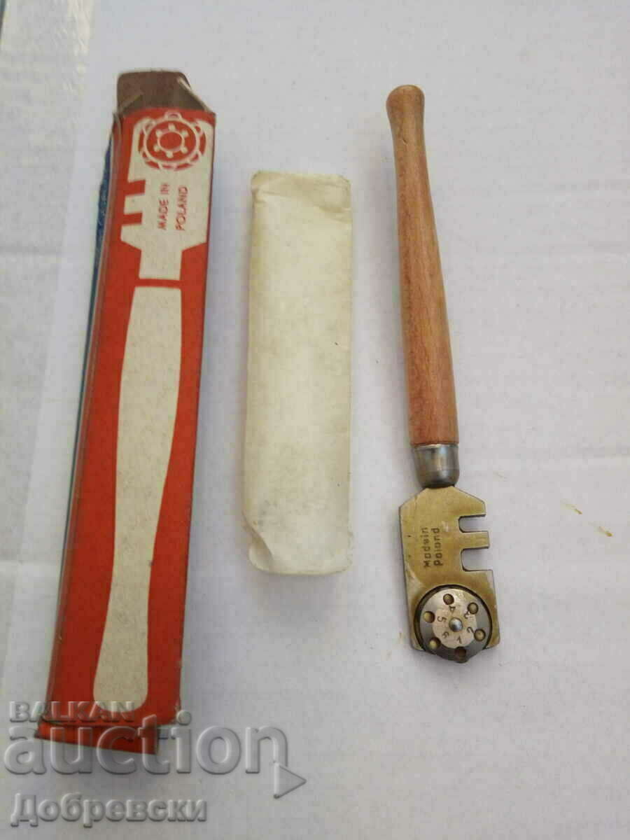 Glass cutter, diamond, glass cutter. with price 22.00 BGN | € 11.25