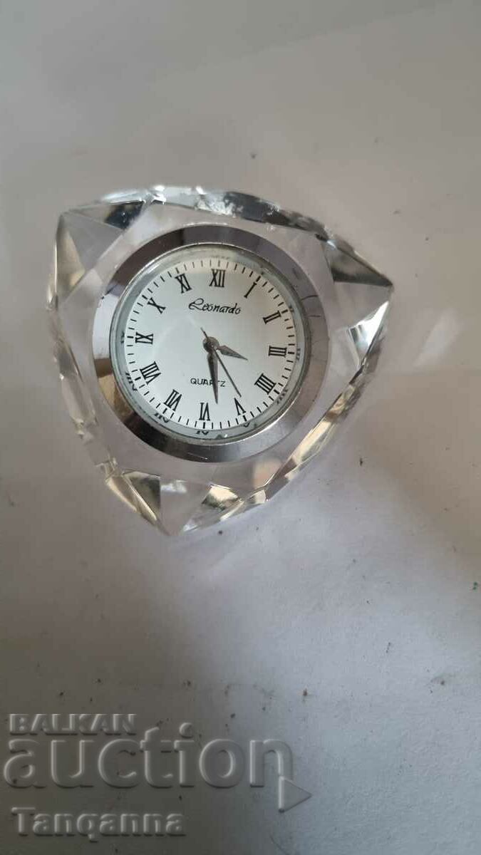 Настолен часовник с цена 12.00 лв. | € 6.14 Настолен часовник с цена 12.00 лв. | € 6.14