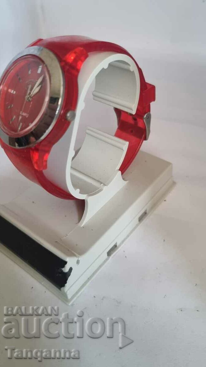 Ръчен часовник с цена 8.00 лв. | € 4.09 Ръчен часовник с цена 8.00 лв. | € 4.09