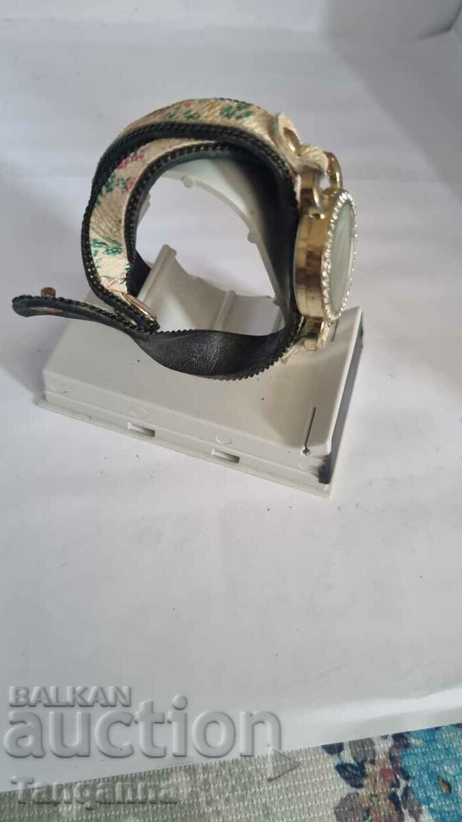 Ръчен часовник с цена 8.00 лв. | € 4.09 Ръчен часовник с цена 8.00 лв. | € 4.09