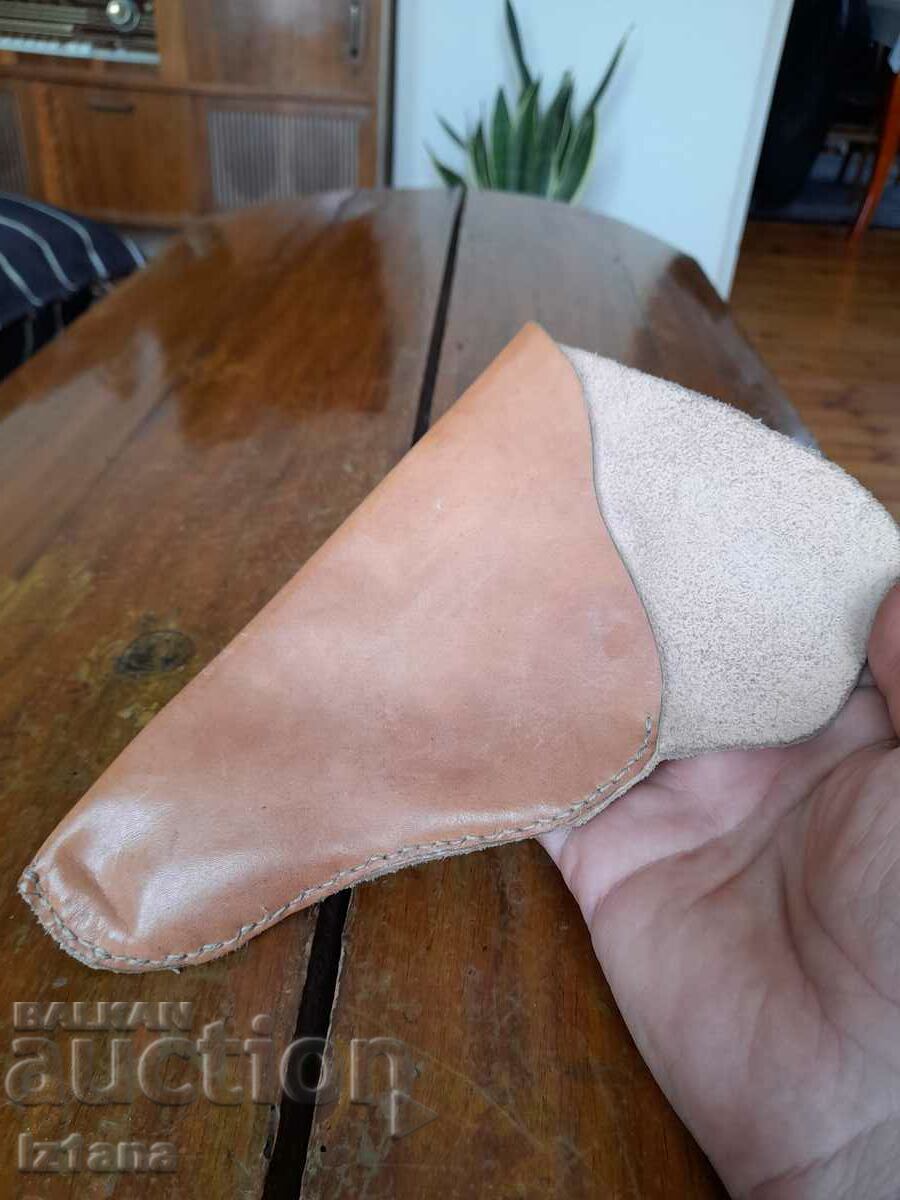 Old holster with price 25.00 BGN | € 12.78 Old holster with price 25.00 BGN | € 12.78