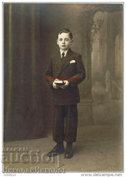LARGE OLD PHOTO OF A BOY IN A SUIT G052