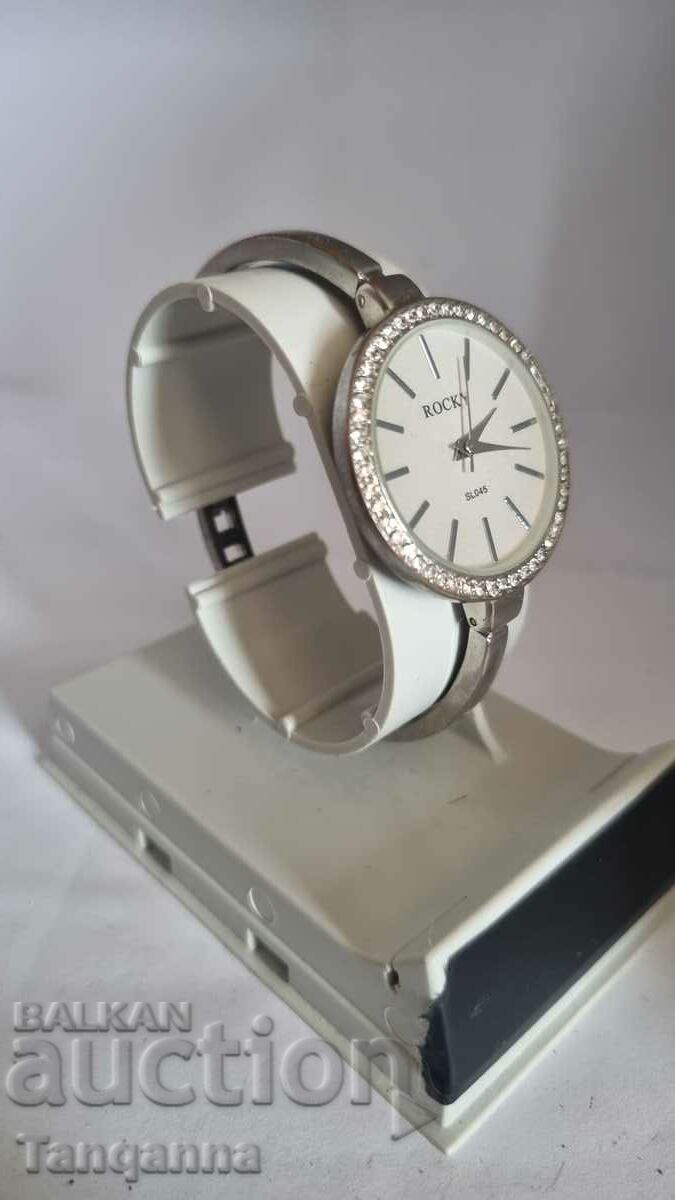 Ръчен часовник с цена 8.00 лв. | € 4.09 Ръчен часовник с цена 8.00 лв. | € 4.09