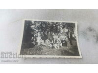 Снимка Мъже жени и деца покрай Езерото 1936