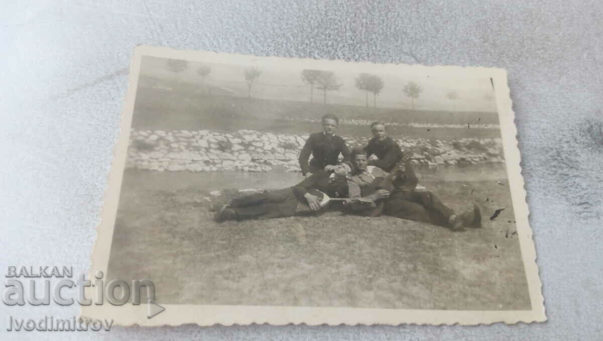 Fotografie cu regele pirat al cuțitelor lângă Nishava 1943