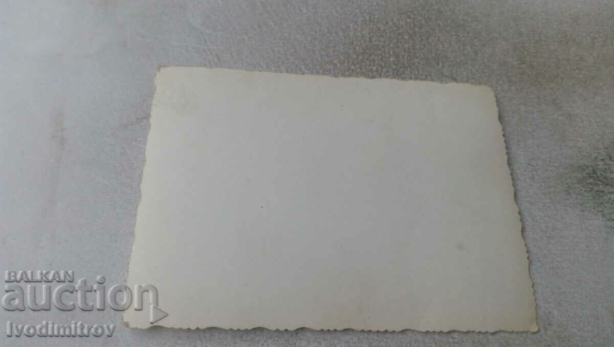 Photo Man woman and young girl on a park bench with price 0.65 BGN | € 0.33 Photo Man woman and young girl on a park bench with price 0.65 BGN | € 0.33