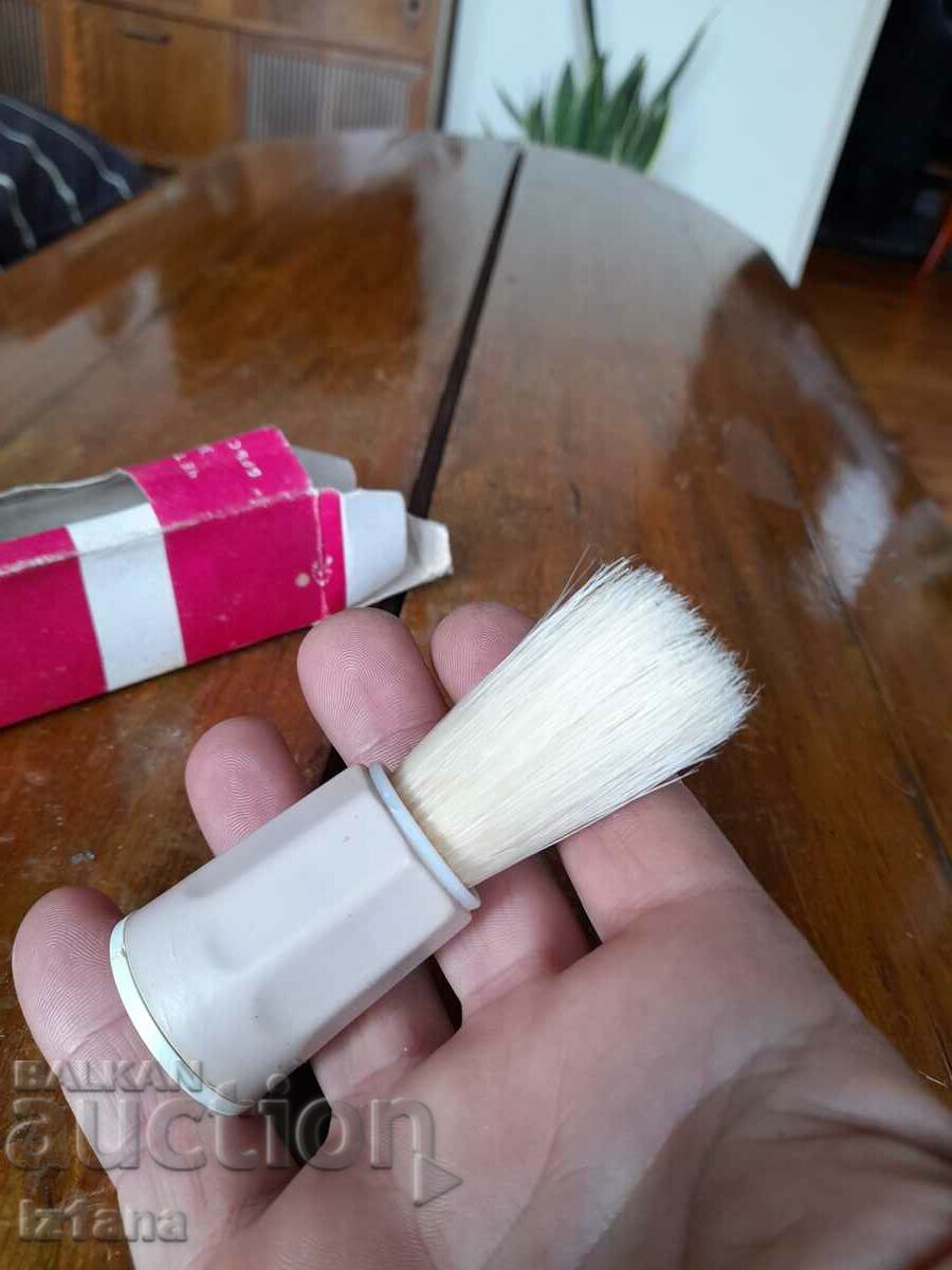 An old shaving brush - 6