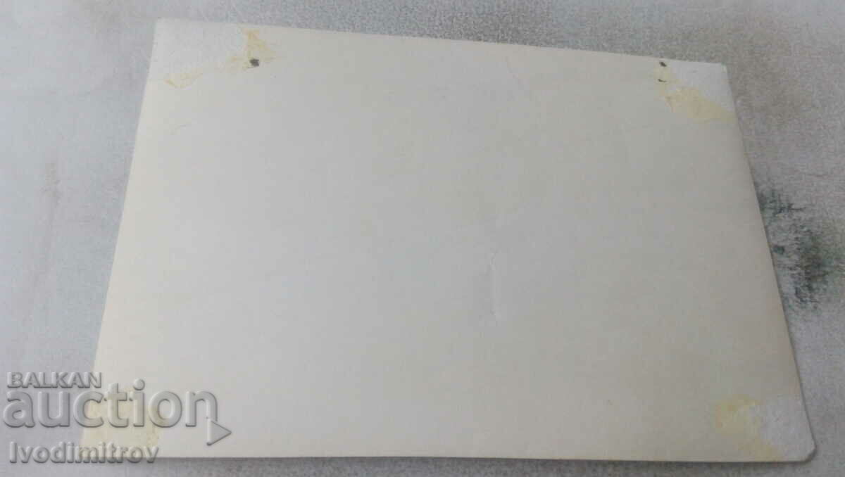 Снимка Две жени на плажа с цена € 0.43 | 0.84 лв.