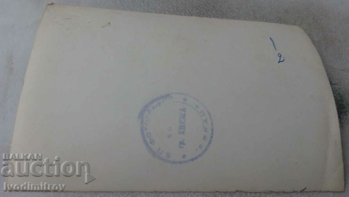 Снимка Малко момченце с цена € 0.33 | 0.65 лв.