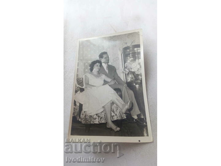 Снимка Мъж и жена в официално облекло Стари снимки Изделия от хартия Balkanauction