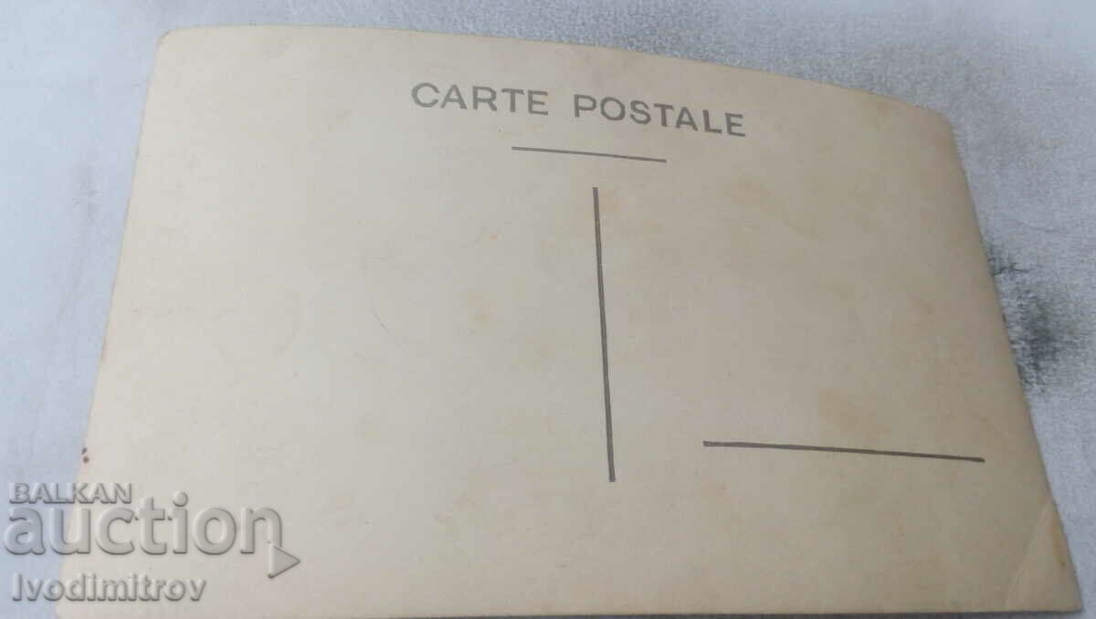 Photo of newlyweds with their friends with price 1.45 BGN | € 0.74 Photo of newlyweds with their friends with price 1.45 BGN | € 0.74