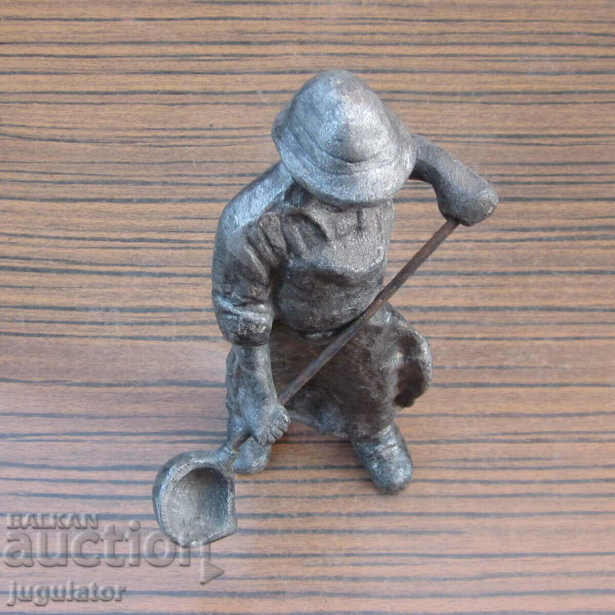 Delivery of old Russian heavy metal figure figurine of a foundry Delivery of old Russian heavy metal figure figurine of a foundry